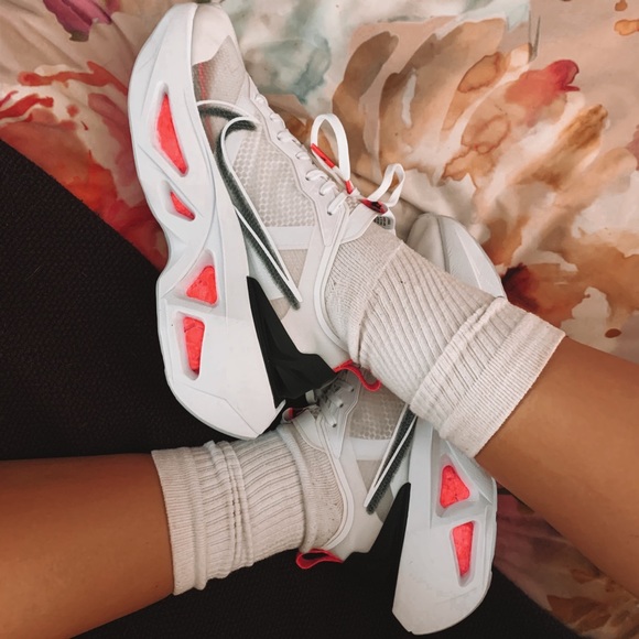 Meet your Posher, Lily - Picture 2 of 5